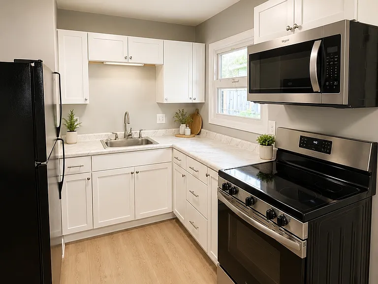1407 S Mattis Ave — Photo 2