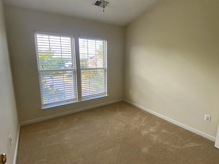 12081 Country Mill Dr — Photo 16