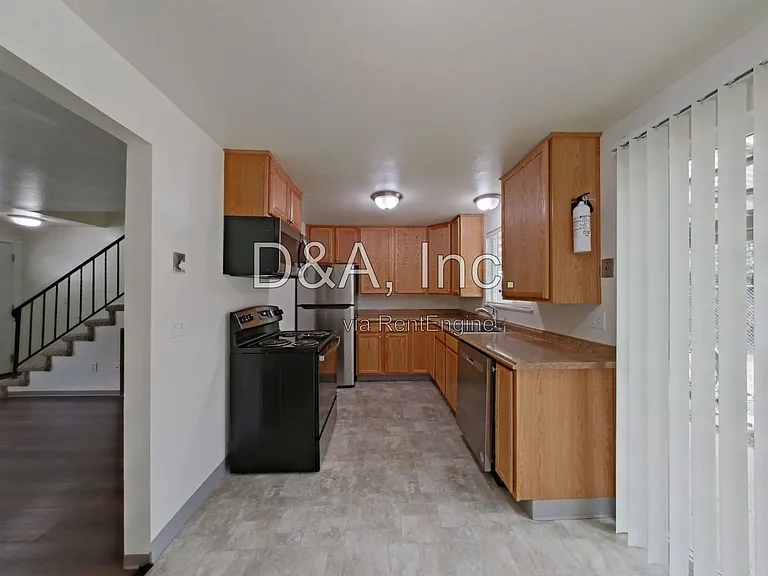138 NE Conifer Blvd #6 — Photo 6