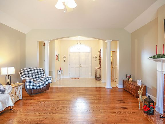 4th image of 4592 Berklie Dr