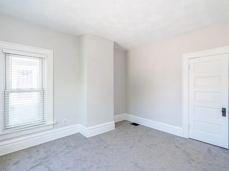 2435 Summit St — Photo 25