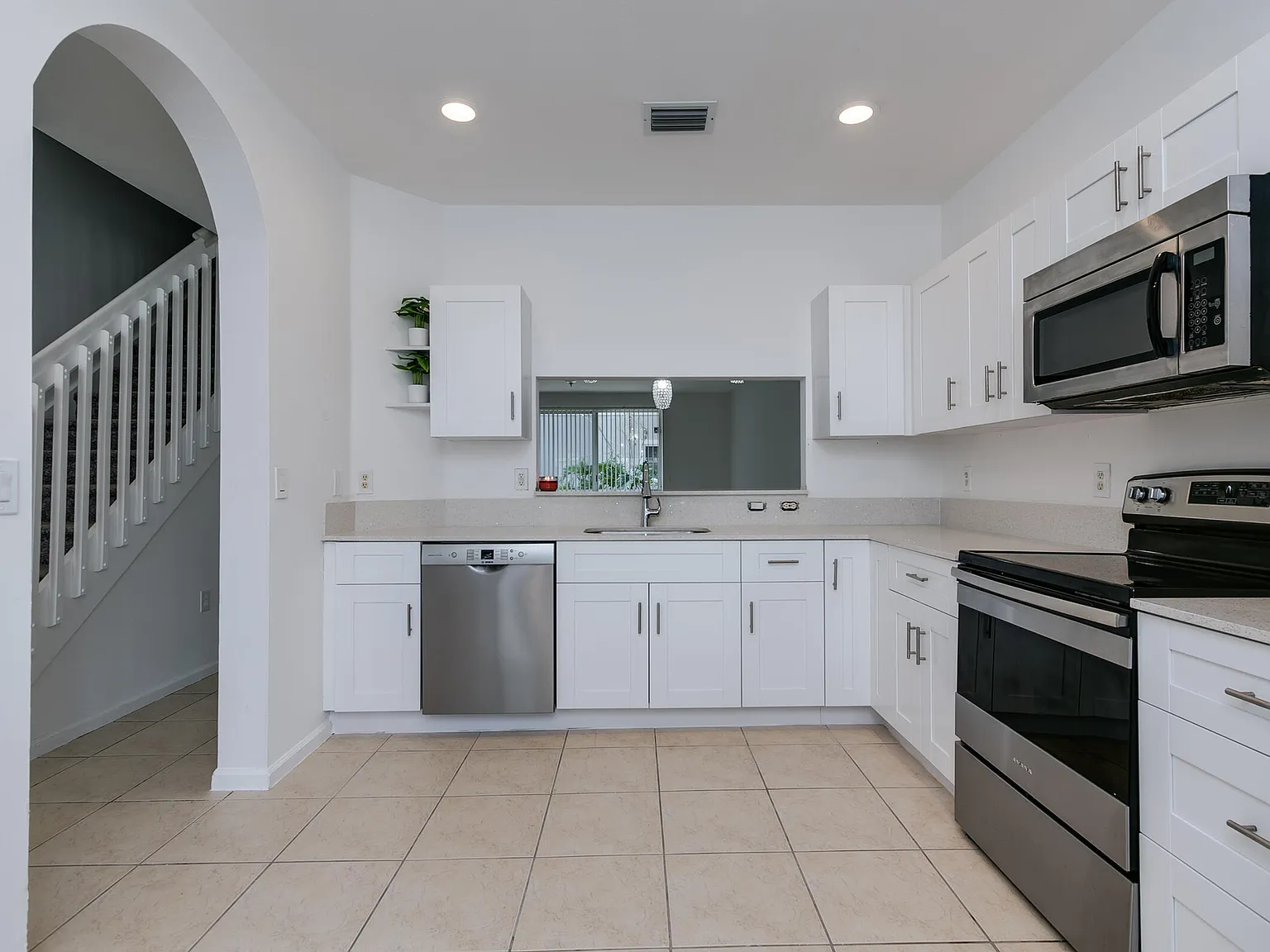3 bed, 2.5 bath, 1306 sqft, $2,800 — Photo 2