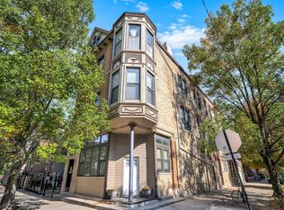 Charleston 2054 W, Chicago, IL 60647