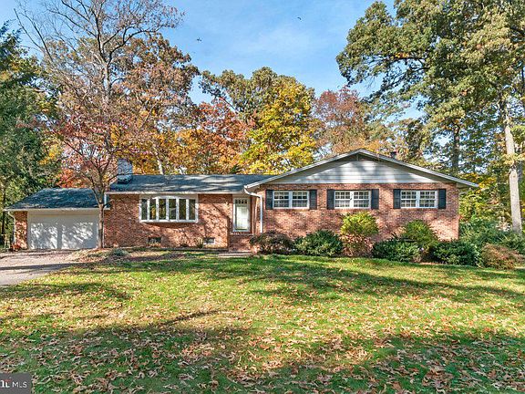 5th image of 24 Linda Ln