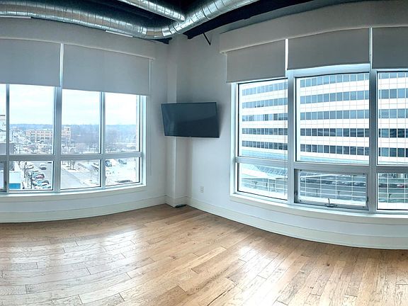 4th image of 101 S Michigan St #520
