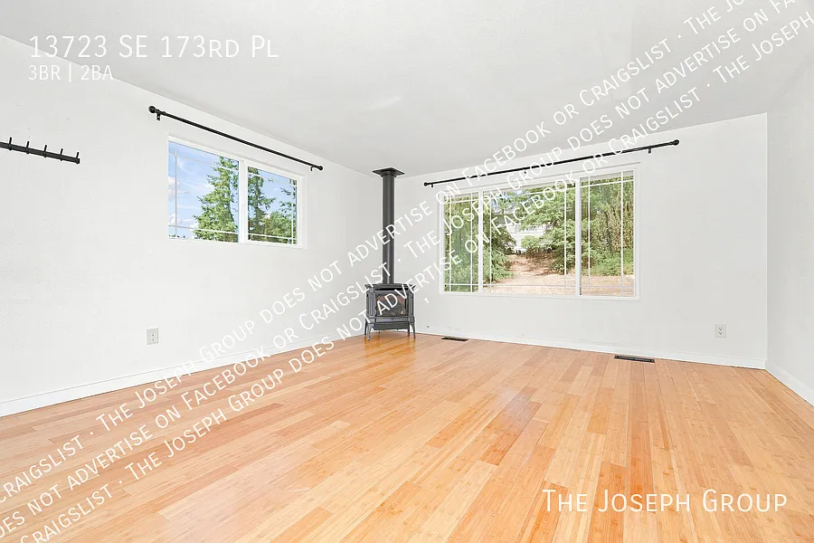 3-Bed Renton Charming Escape — Photo 2