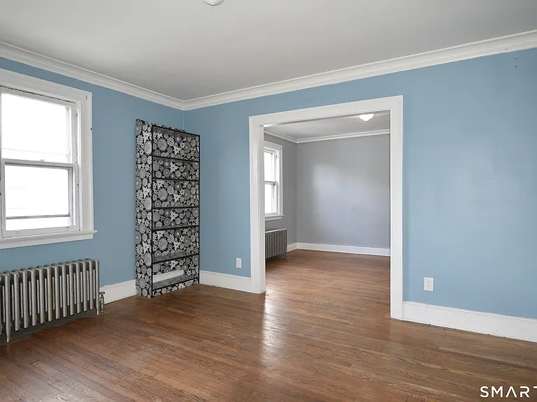 214 Quaker Ln S — Photo 11