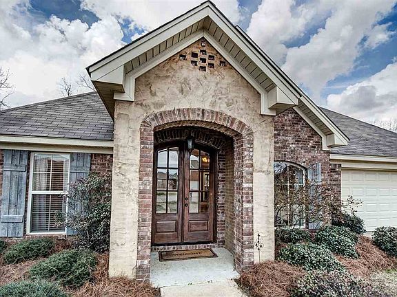 3rd image of 611 Oak Park Cir