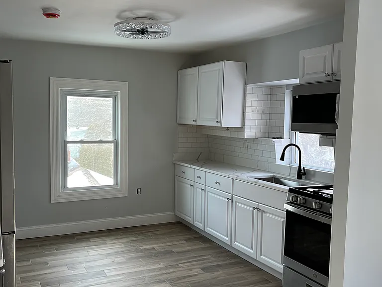 10 Holly Ave #1 — Photo 22