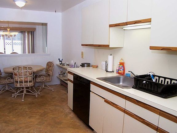 4th image of 96 Strathmore Court Dr