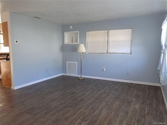 3rd image of 17 S Lincoln Ave
