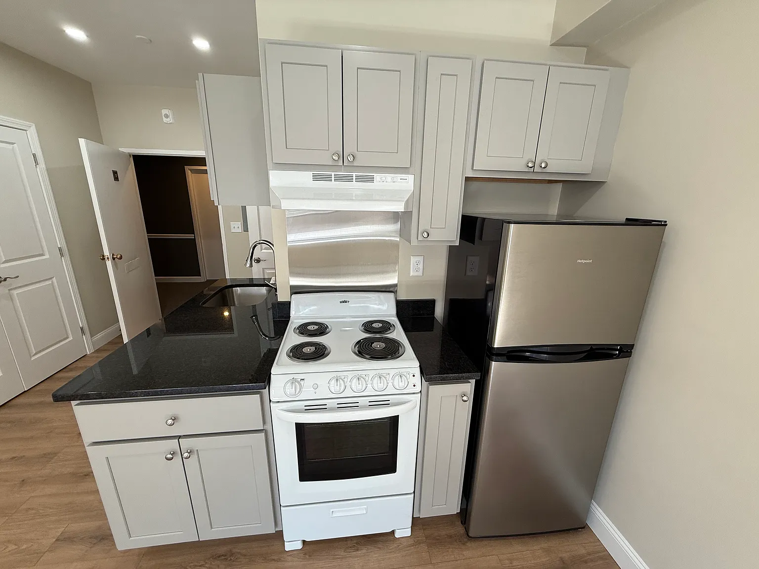 Studio, 395 sqft, $1,700 — Photo 4