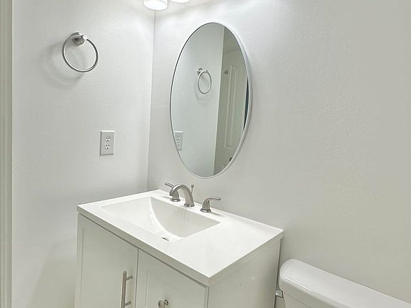 5th image of 5445 Pine Oak Ln