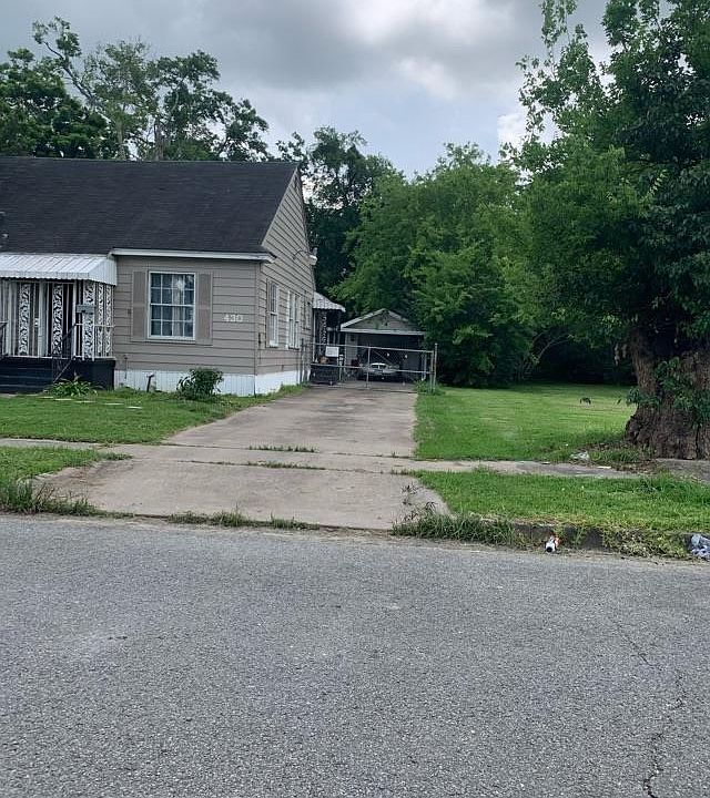 2nd image of 430 E Elgie St