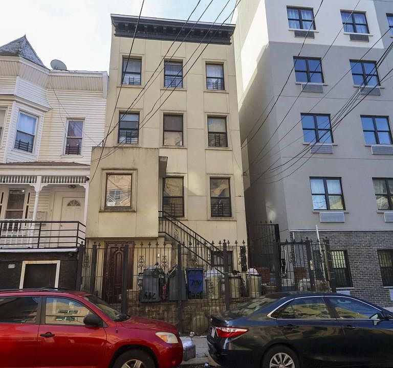 1st image of 794 Fairmount Place