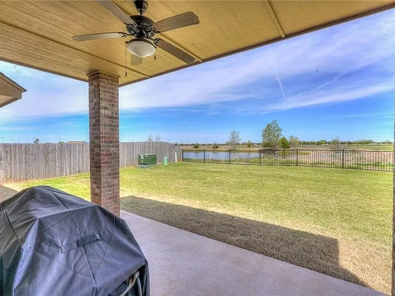2301 Bretford Way — Photo 14