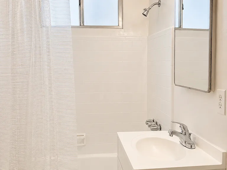 1626 Barry Ave — Photo 7