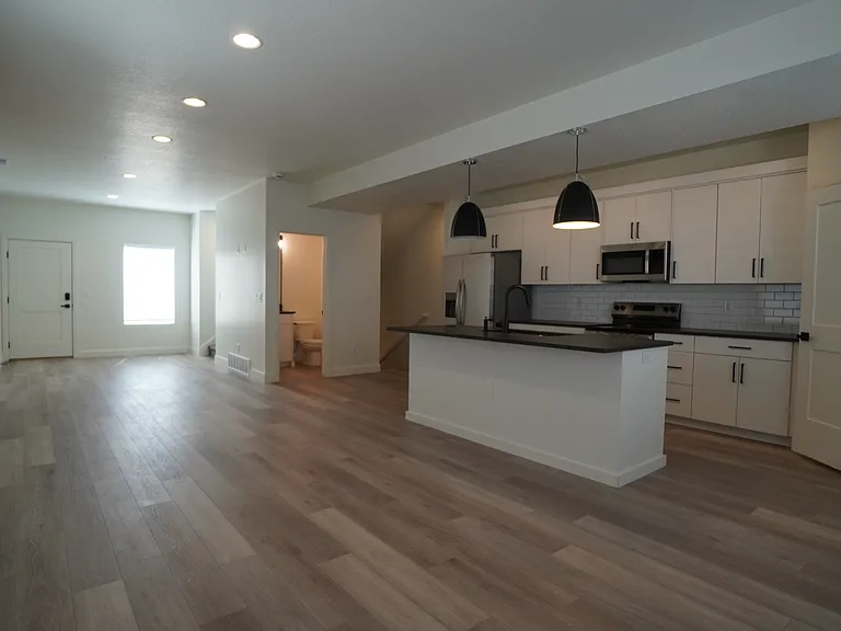 2925 S Highway 89 #15 — Photo 3