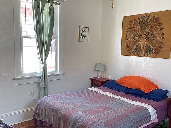 4th image of 1028 Pacific Ave