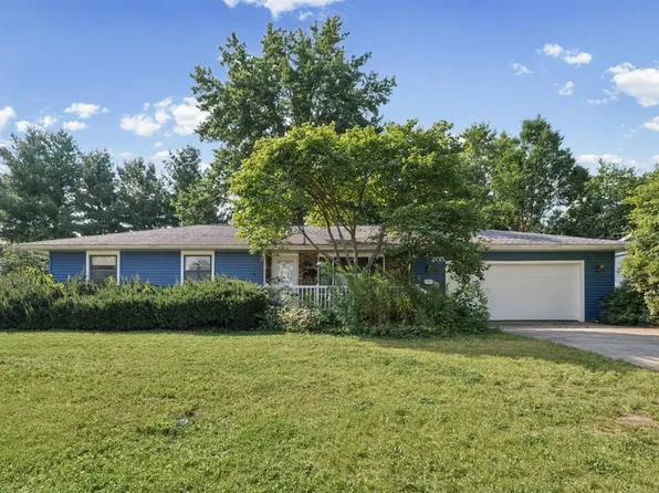 205 E Evergreen Dr, Saint Joseph, IL 61873
