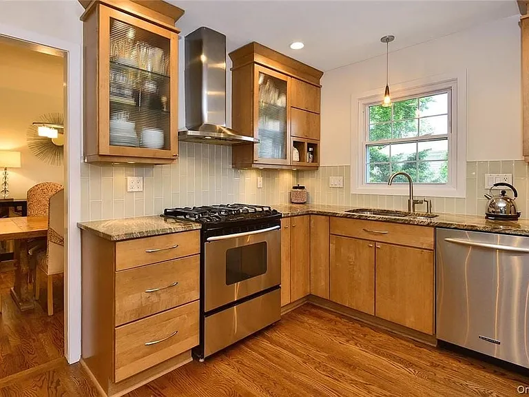 9 Franklin Ave — Photo 11