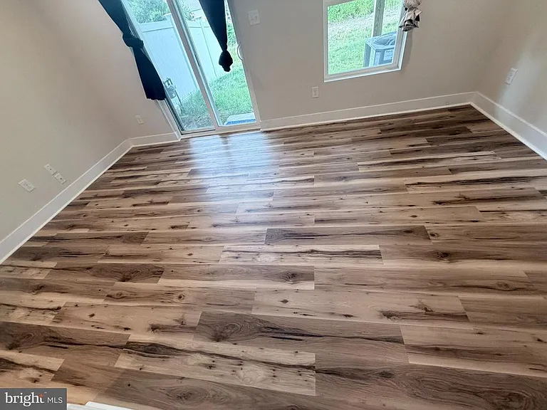 29405 Oxford Dr — Photo 8