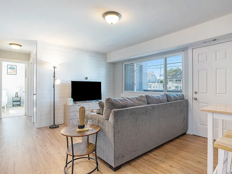 570 W Ocean View Ave #1 — Photo 8