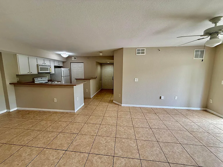 181 SW Palm Dr #103 — Photo 16