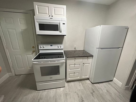 4th image of 2111 Palm Ter Unit D