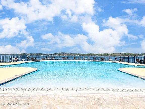 2nd image of 90 Crowne Pointe Rd Unit 303