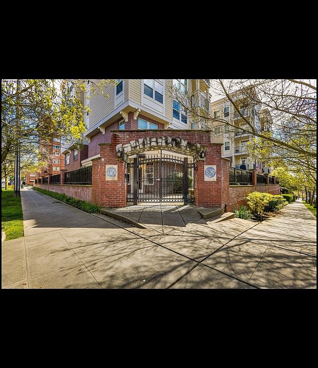 1st image of 530 4th Ave W