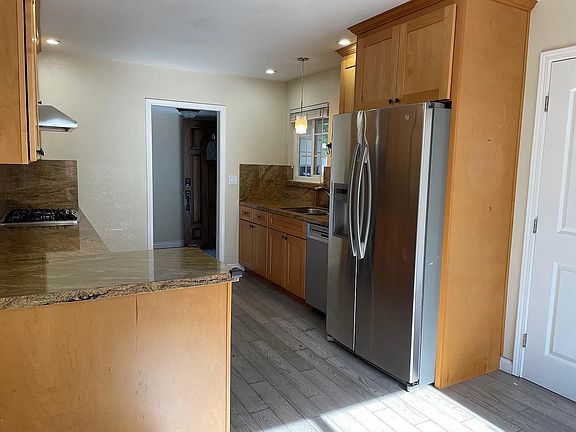 4th image of 1002 Rockrose Ave