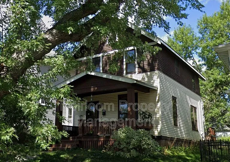 426 N 13th Ave E — Photo 2
