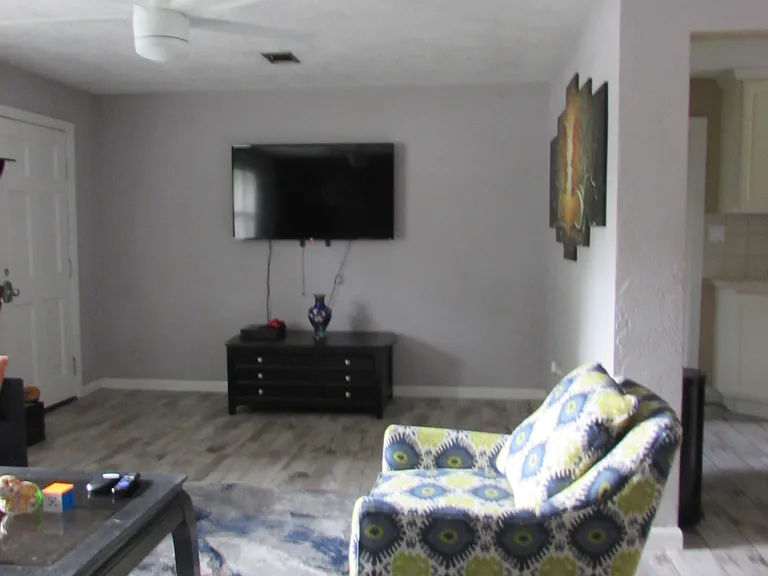 18 SE 44th St #3 — Photo 13