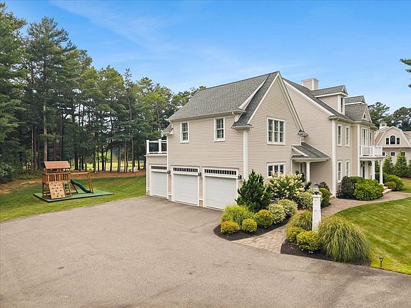 3rd image of 384 Country Club Way