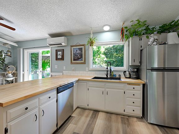 4th image of 911 Greers Ferry Rd