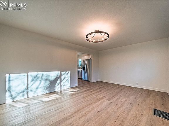 3rd image of 1010 Florence Ave