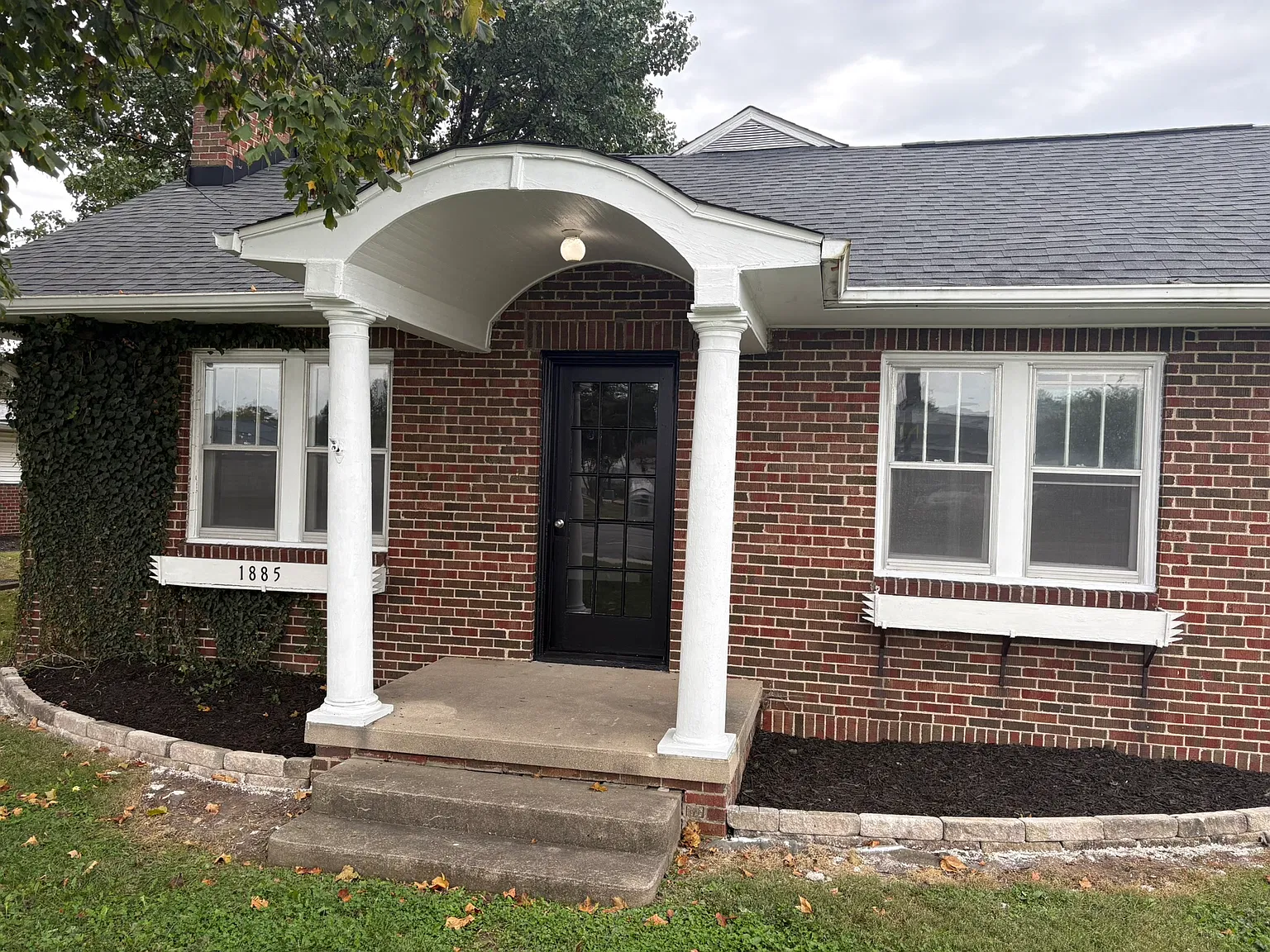 3 bed, 2200 sqft, $1,895 — Photo 2