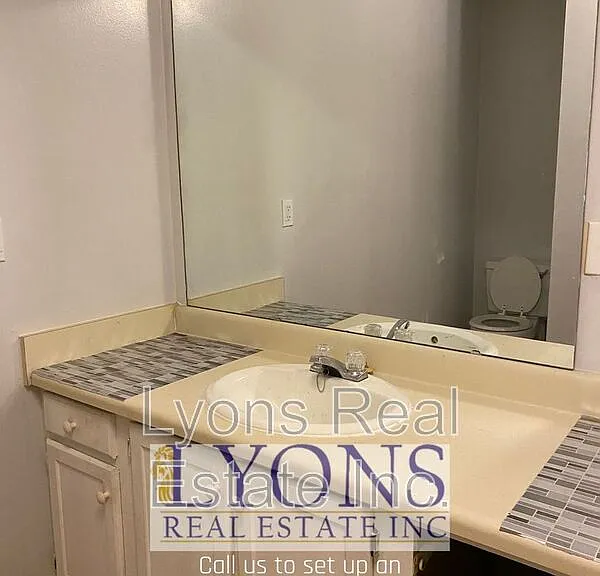 1100 S Gordon Ave #D — Photo 8