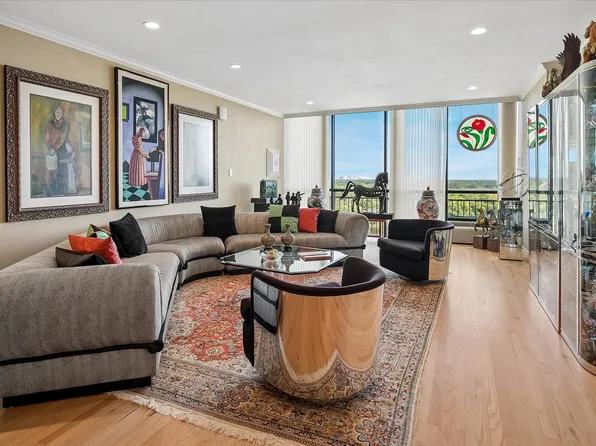 6335 W Northwest Hwy APT 1117, Dallas, TX 75225
