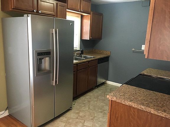 2nd image of 4849 Fontana St