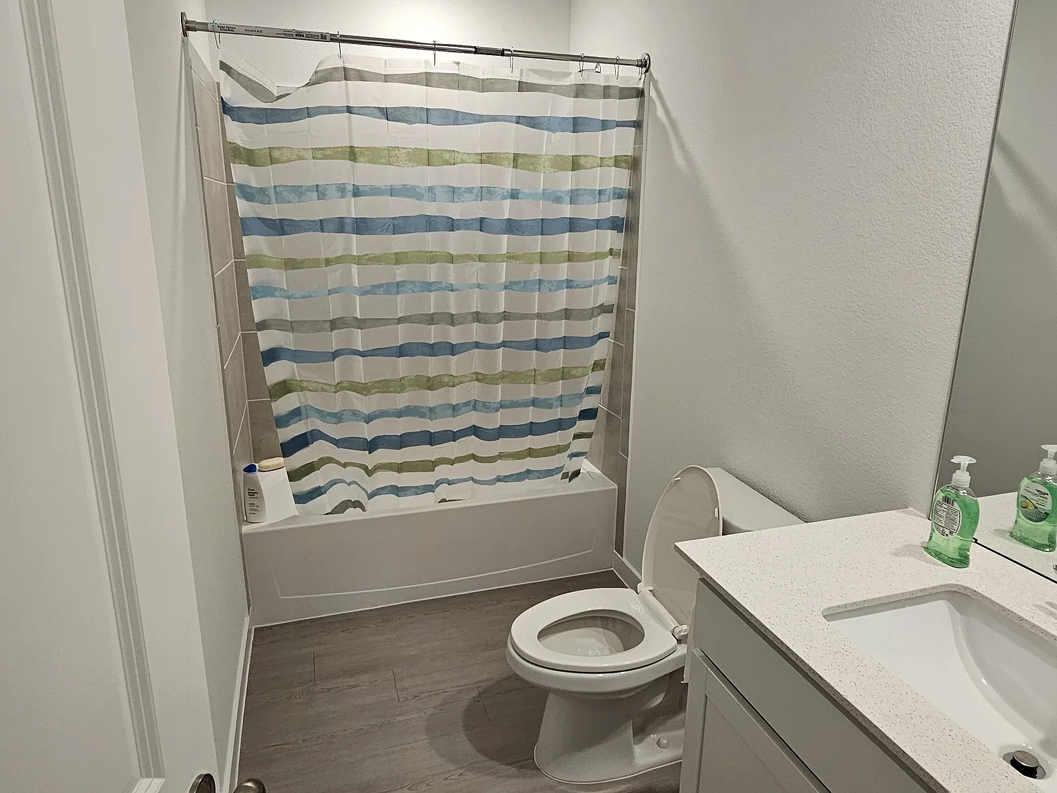 5 bed, 3200 sqft, $2,800 — Photo 3