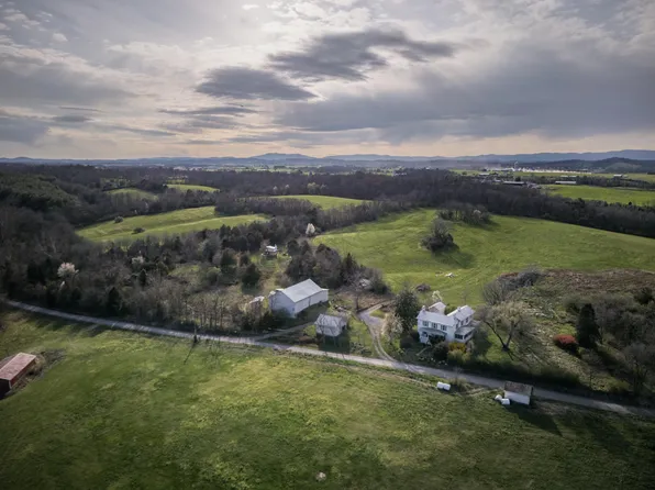 963 Chapel Hill Ln, Weyers Cave, VA 24486