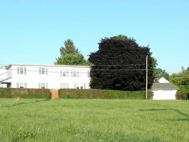438 South St — Photo 1
