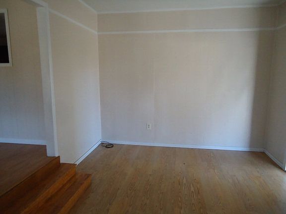 5th image of 238 Cedar Hollow Dr