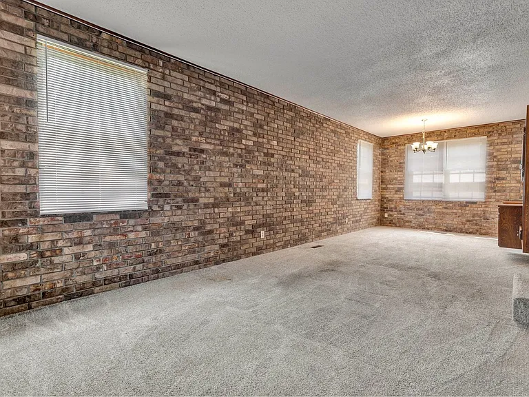 1660 Palmer Pl — Photo 2