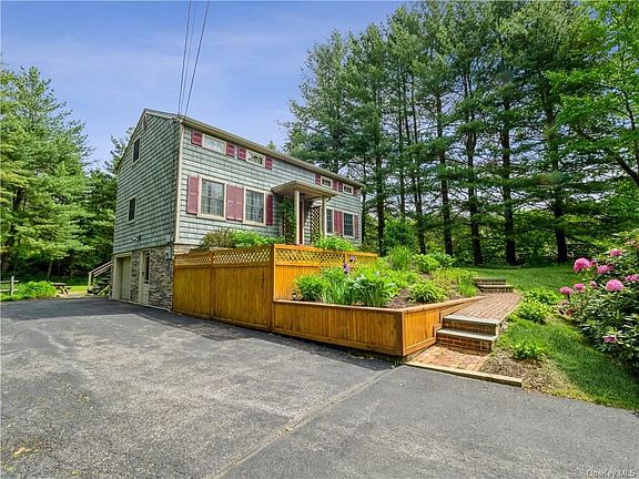 4th image of 8 Pennington Dr