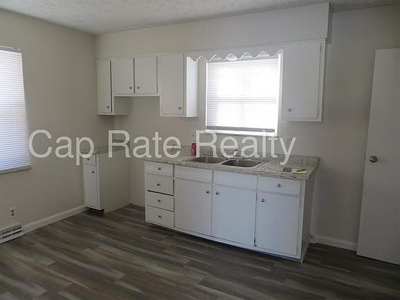 4th image of 391 Clarendon Ave