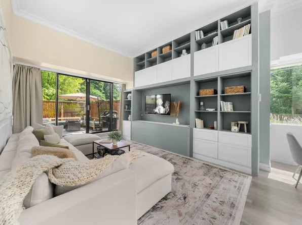 7235 Salisbury Ave #101, Burnaby, BC V5E 4E6