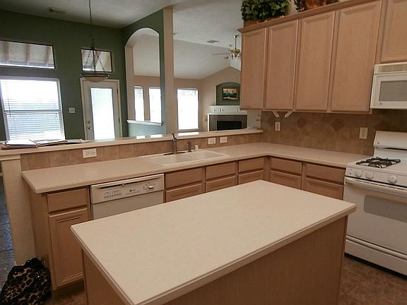 2nd image of 2204 Waters Edge Ln